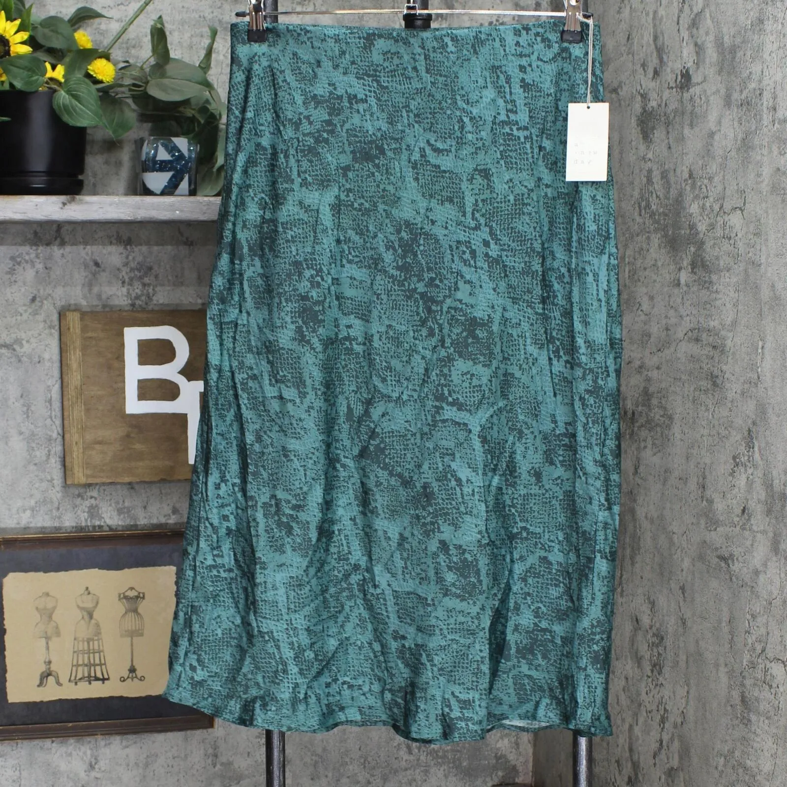 A New Day Women's Animal Print Mid-Rise Satin Slip Skirt 567648
