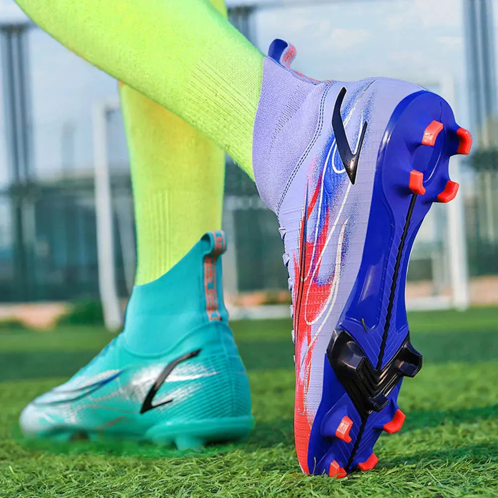 Factory Wholesale soccer shoes High Top Custom Brand Outdoor Leisure Fashion Football Shoes