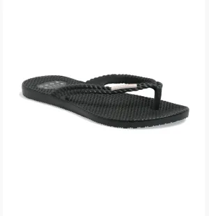 KICKS THONG