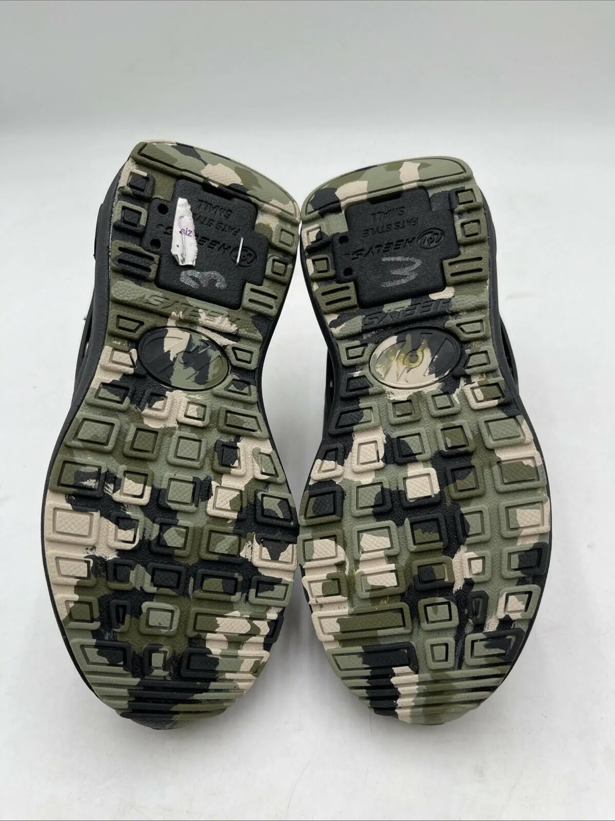 Kid’s Heelys Force Sneakers Black/Green Camo Size 13C - Very Good