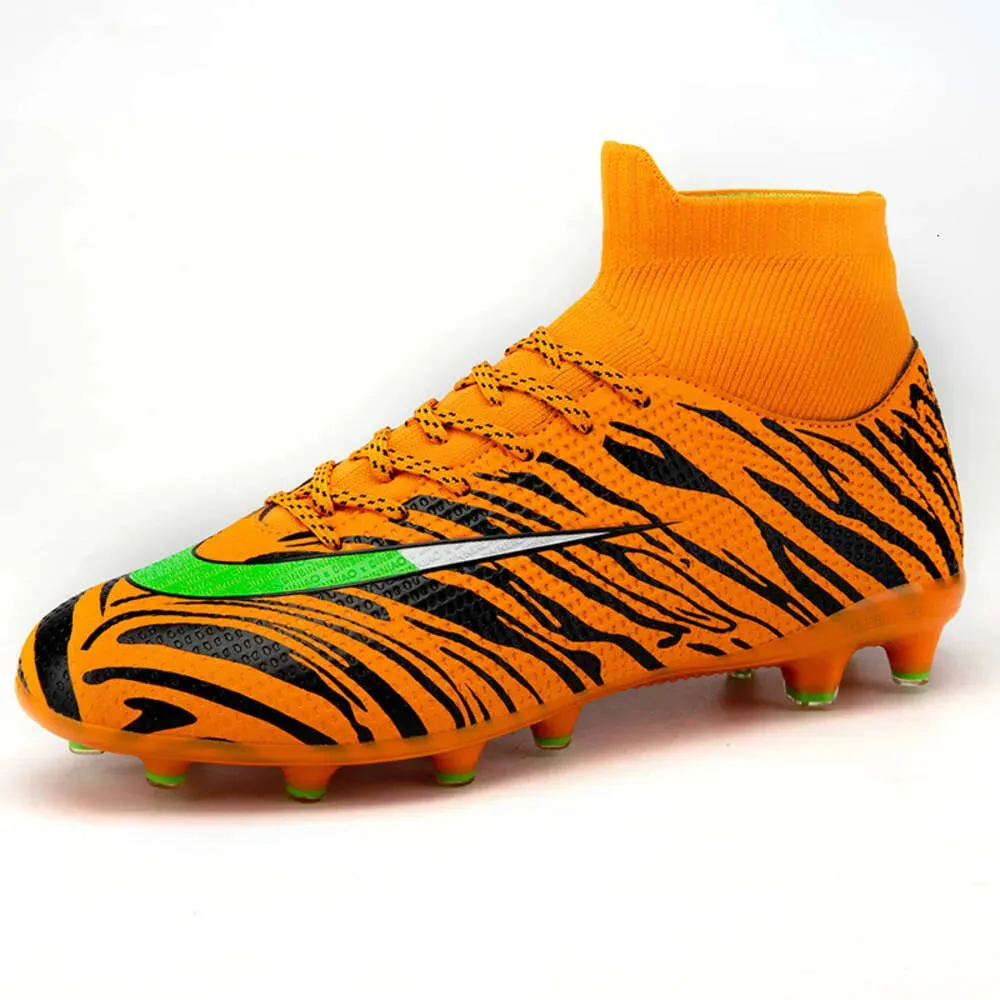 New Arrived  Wholesale High-Quality Professional Men Football Training Soccer Shoes