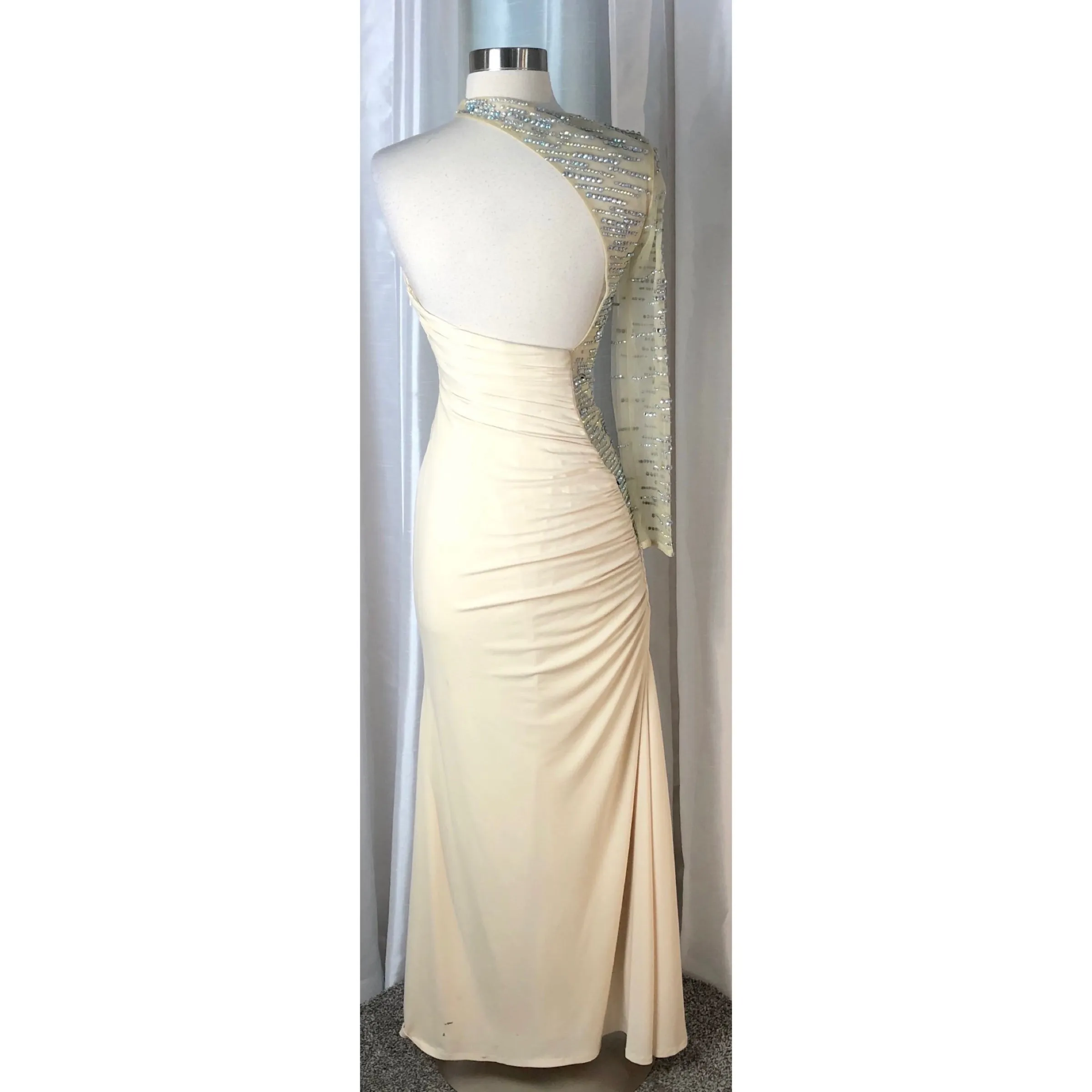 Night Moves By Allure Cream One Sleeve Long Gown Size 2
