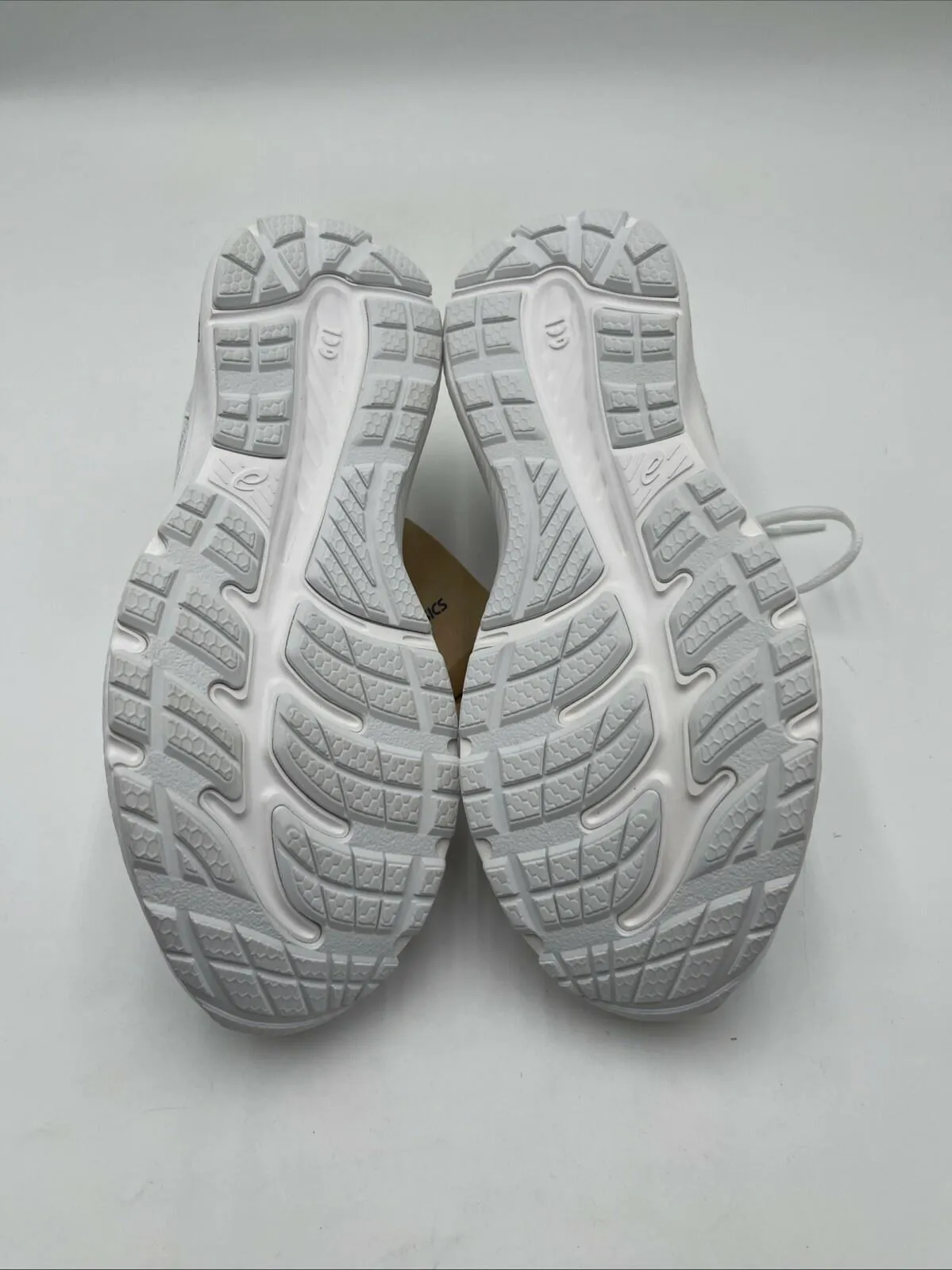 NWB ASICS Women's GEL-Contend Walker Sneakers White Size 8