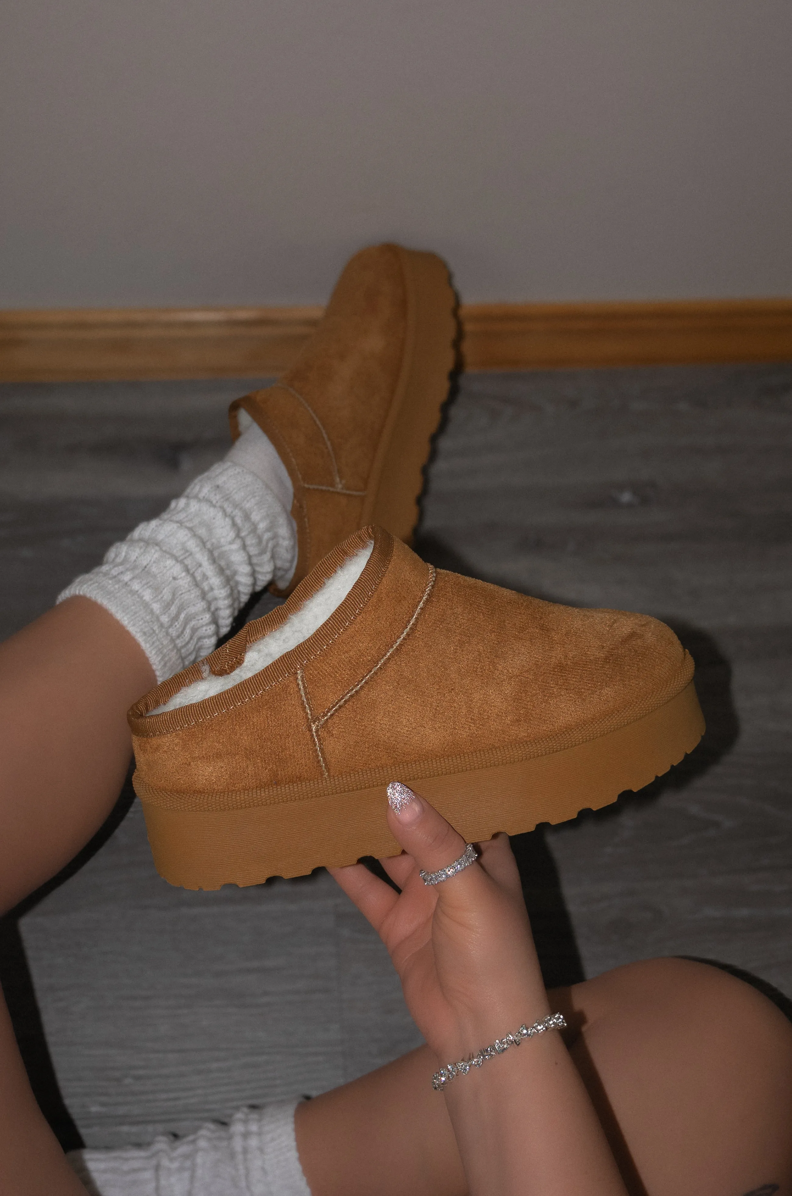 Seraph - Slip-On Winter Booties, Platform Sole & Faux Fur Interior, Ideal for Adding Warmth to Your Outfits