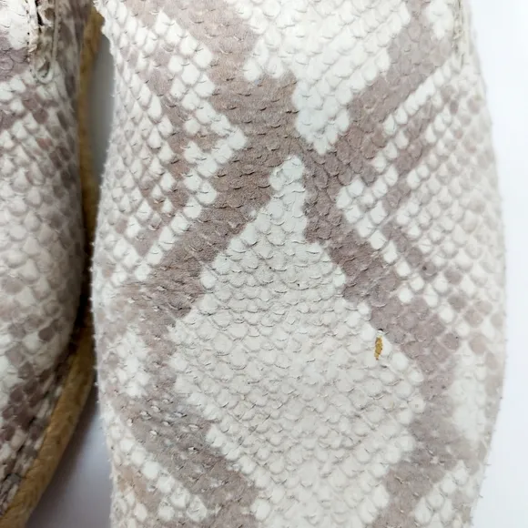 Stuart Weitzman Biarritz Cream Snake-Print Espadrille Flat Size 9M