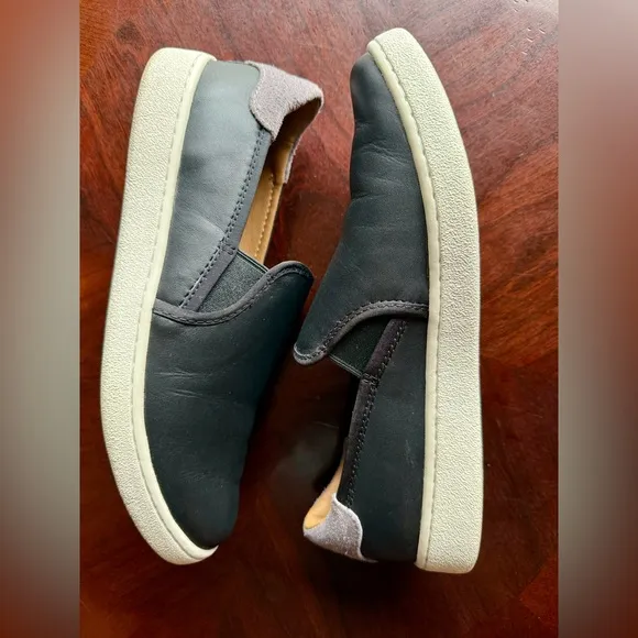 Ugg Cas Slip On Sneaker Casual Loafer Womens Shoe Black Leather Size 8.5