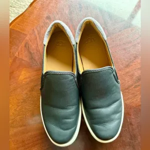 Ugg Cas Slip On Sneaker Casual Loafer Womens Shoe Black Leather Size 8.5
