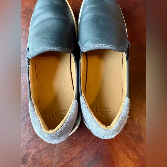 Ugg Cas Slip On Sneaker Casual Loafer Womens Shoe Black Leather Size 8.5