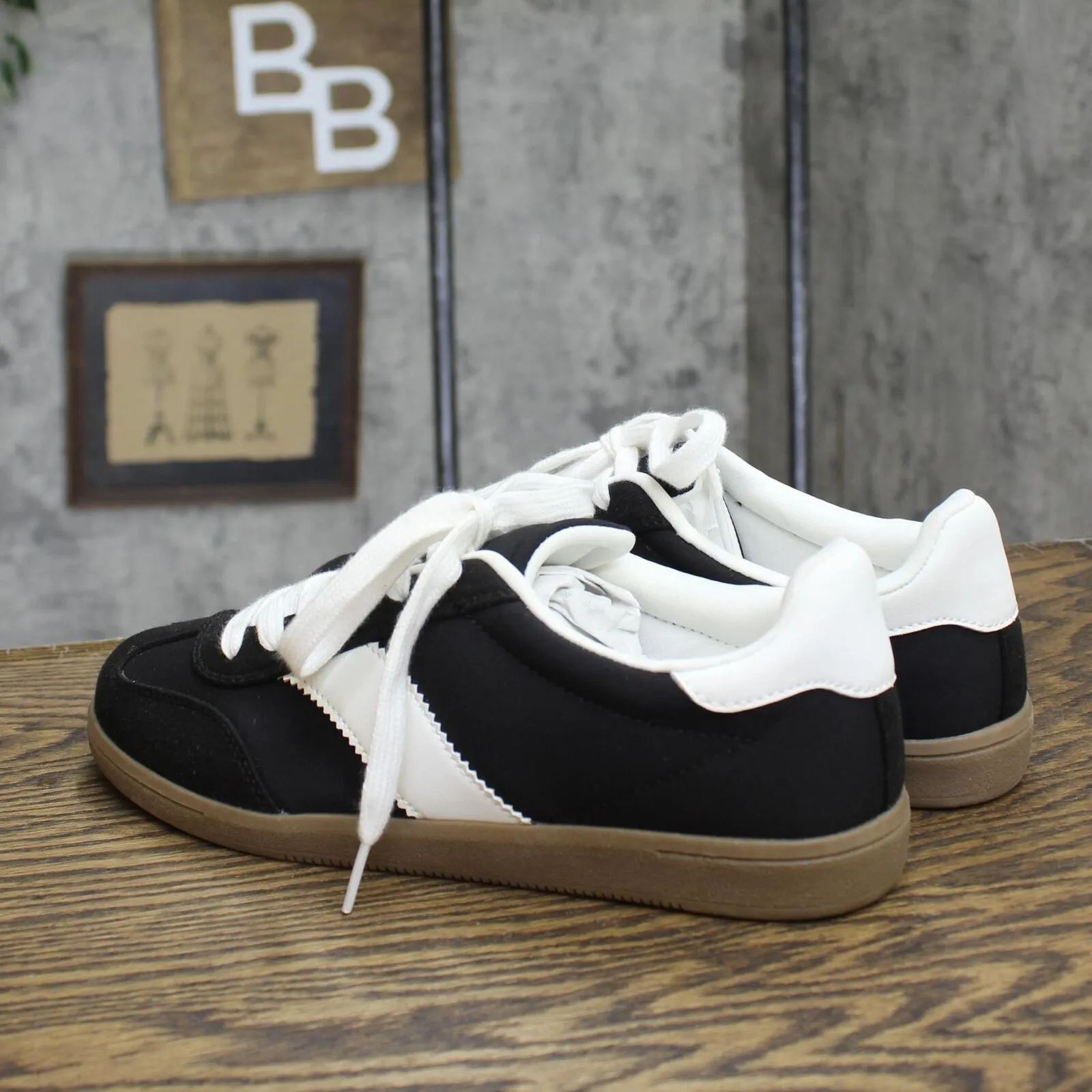 Universal Thread Spencer Fashion Sneakers with Memory Foam Insole Black 7M