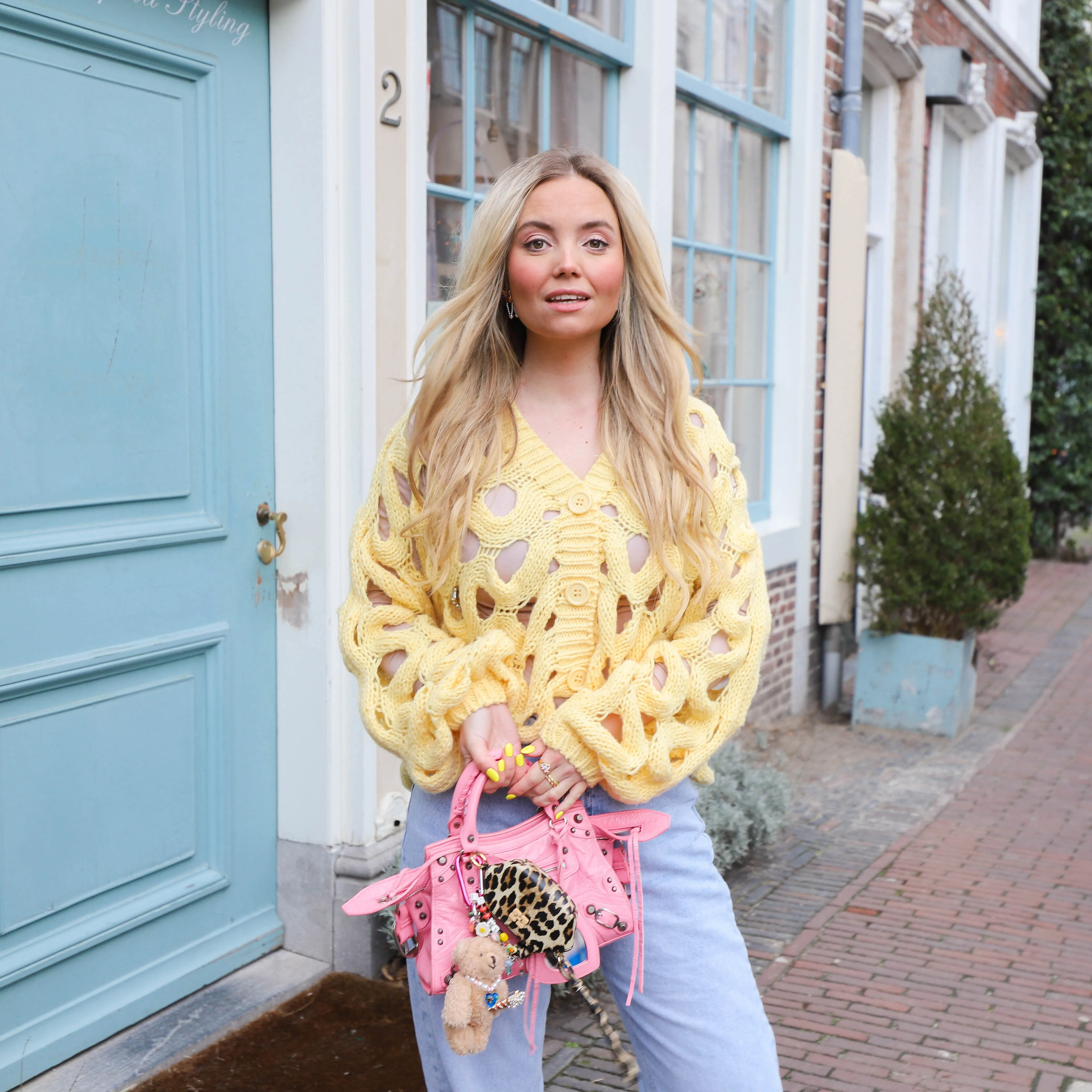 Wide knit yellow